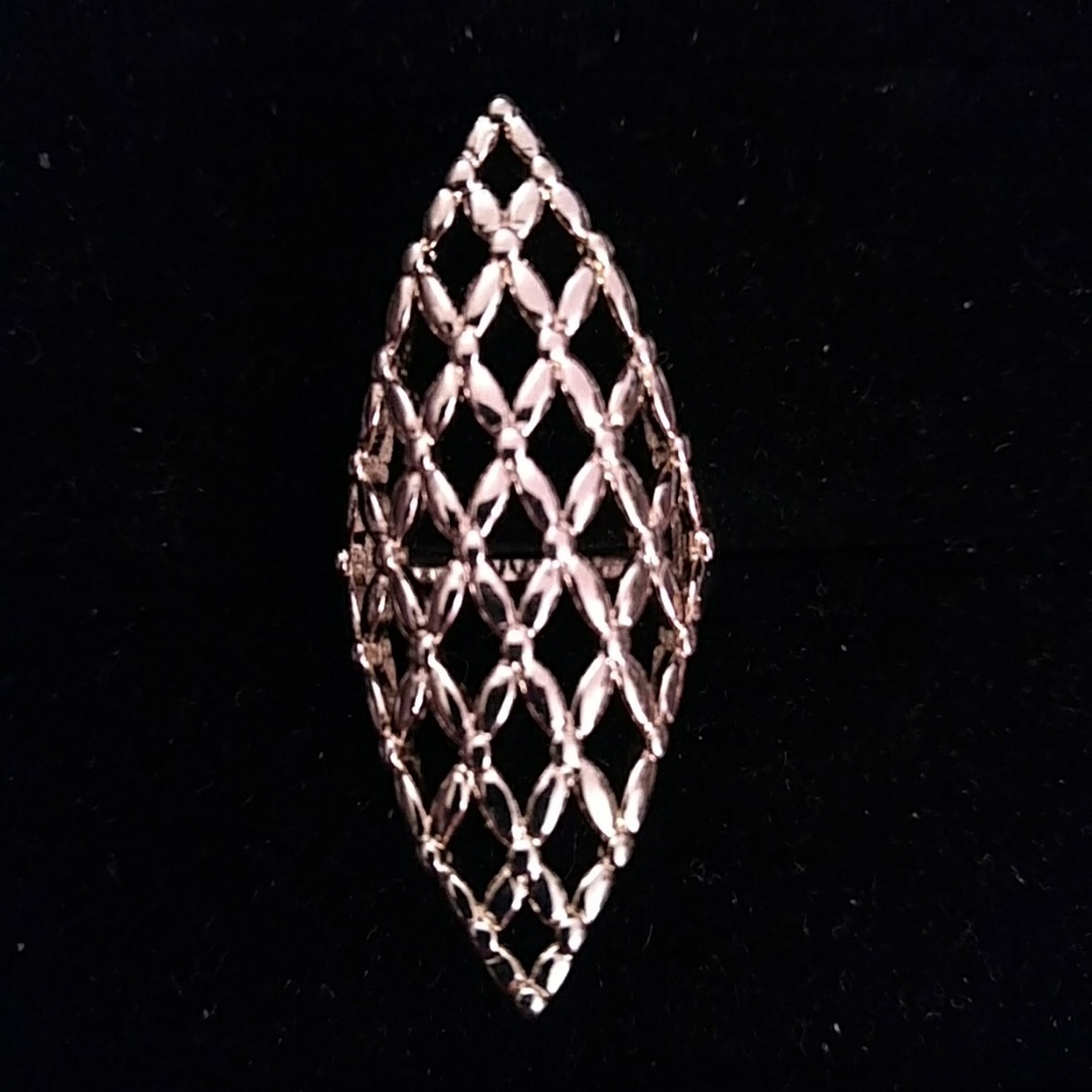 NEW - Ring - size 7